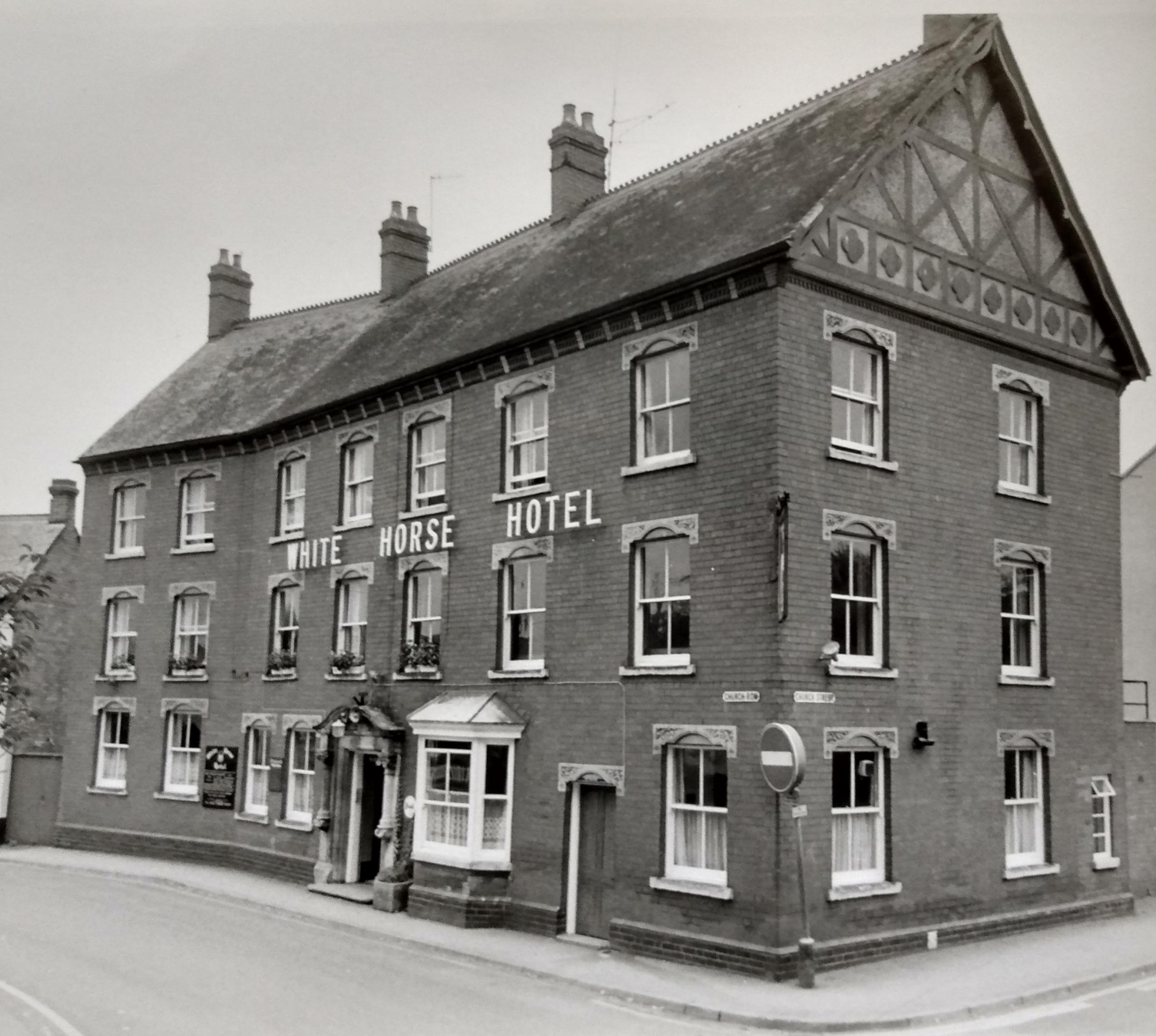 The White Horse Hotel in Church Row, Pershore, as it looked in September 1983 