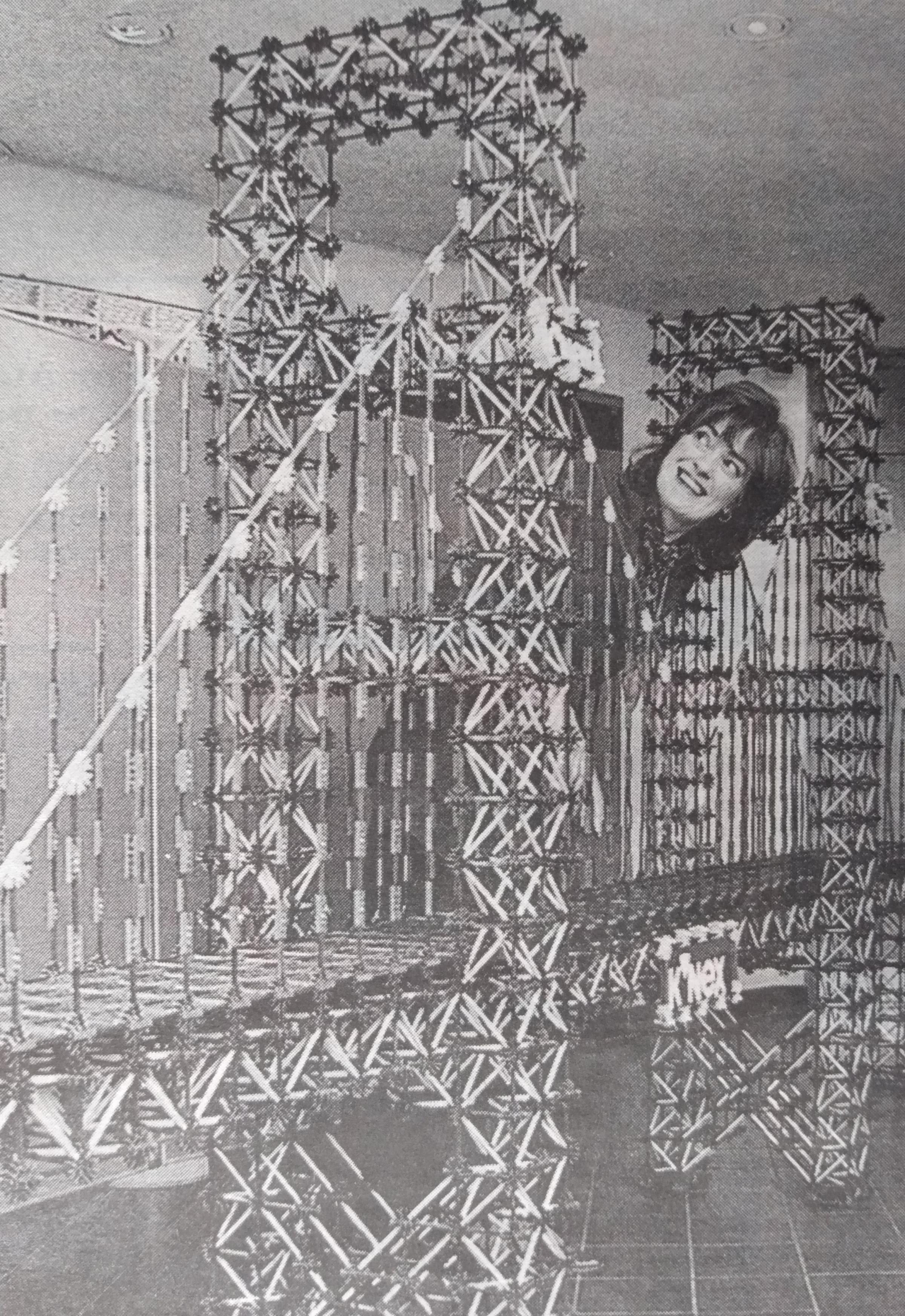 K’Nex is still on the go these days but was huge in the 1990s. Evesham librarian Lynda Downs is dwarfed by a 10ft wide model of the Golden Gate Bridge. Library users were being asked to guess how many pieces were involved in its construction