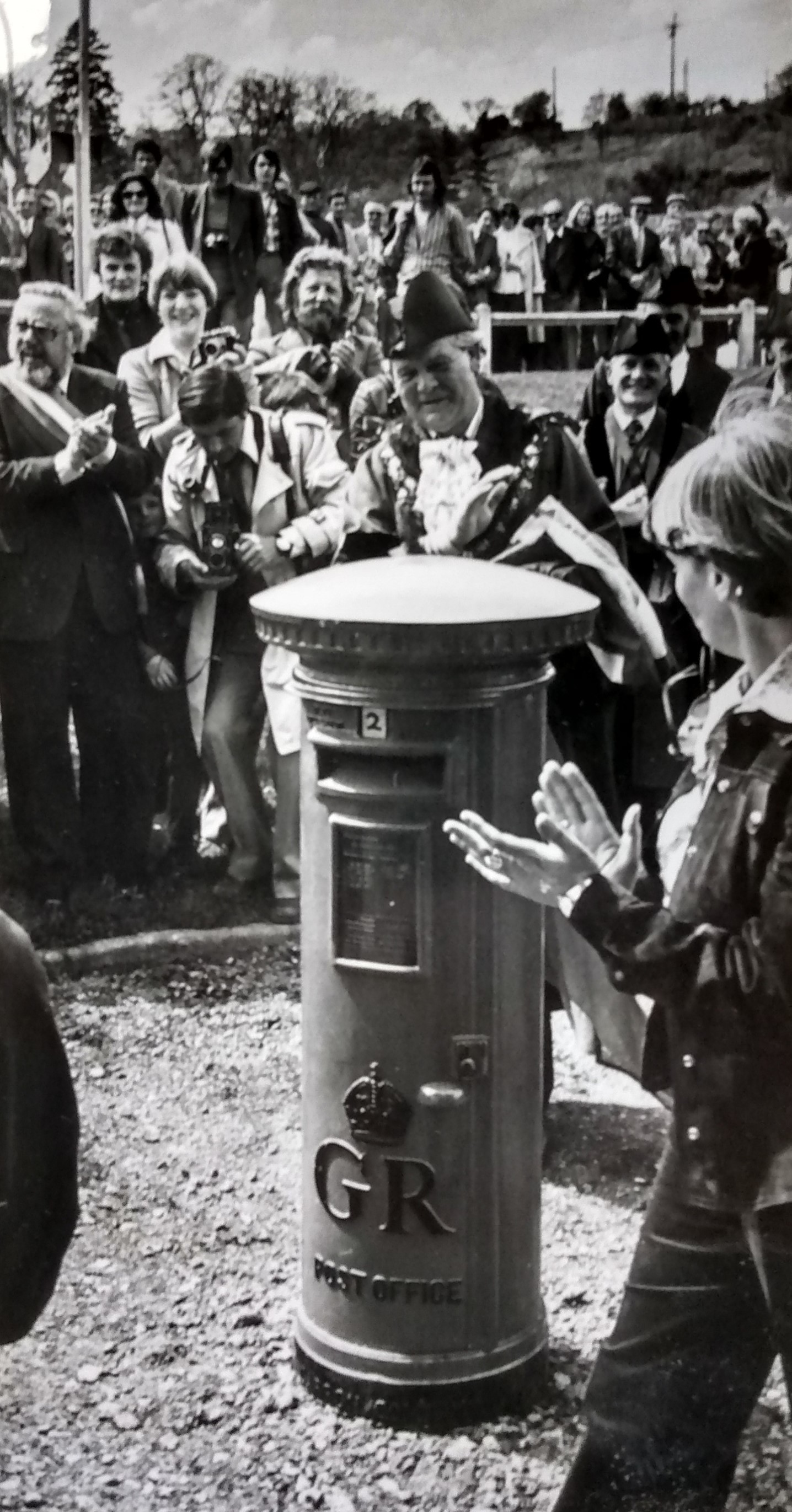  May 1978 saw a “typically English” pillar box being unveiled in Evesham Square, Dreux