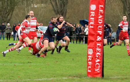 Evesham Journal: Andy Robinson en route to scoring. Photo: Roland Bailey