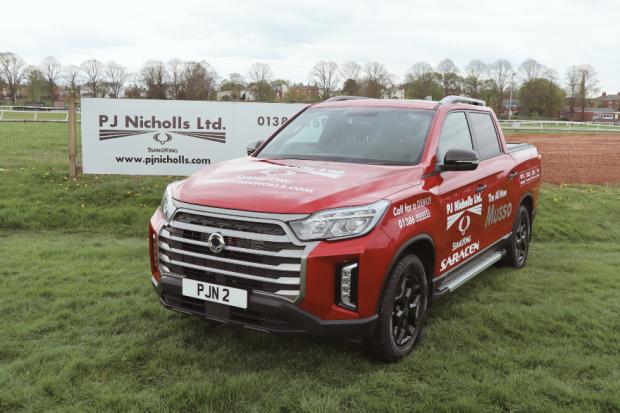 Ssangyong Pershore, based at PJ Nicholls, has partnered with Worcester Racecourse